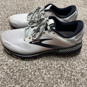 Brooks Adrenaline GTS Gray and Black Sneakers